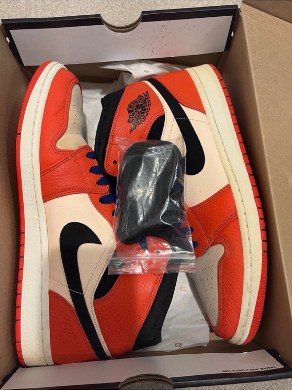 Nike Air Jordan 1 Retro High OG - Orange/Black/White